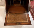 Petit bureau de pente en placage d'acajo