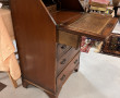 Petit bureau de pente en placage d'acajo