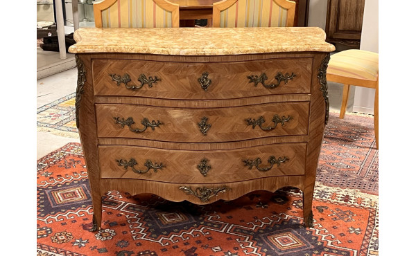 Commode en placage de style Louis XV, pl
