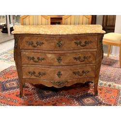 Commode en placage de style Louis XV, pl