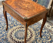 Table à jeux en marqueterie à décor flor