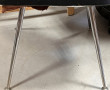 Fauteuil des années 50 en skaï noir clou