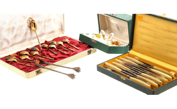 Lot comprenant 12 cuillères à moka en mé