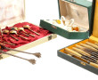 Lot comprenant 12 cuillères à moka en mé