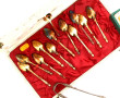 Lot comprenant 12 cuillères à moka en mé