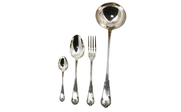 Ménagère en métal argenté décor rocaille