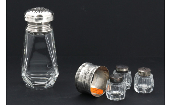 Saupoudreuse en cristal et bouchon argen