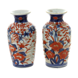 Paire de petits vases en porcelaine Iram