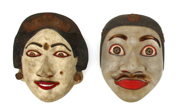 BALI - Deux masques balinais en bois pol