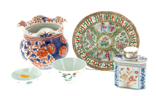 CHINE - Lot de 4 pièces en porcelaine : 