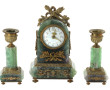 Petite garniture de style Louis XVI en o