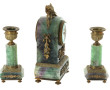Petite garniture de style Louis XVI en o