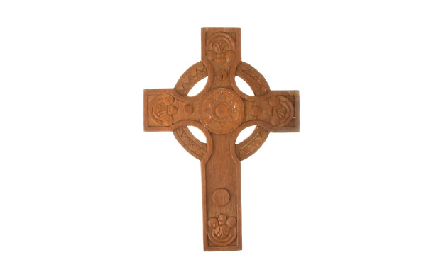 Croix celtique en bois sculpté H. 33,5 c