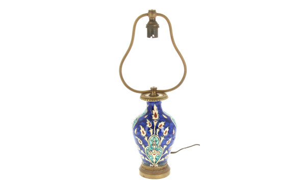Lampe à piètement constitué d'un vase en