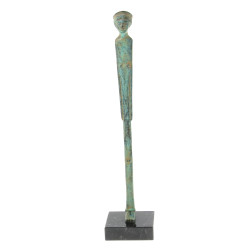 Sculpture de style étrusque figurant un 