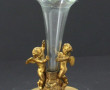 Petit vase cornet en verre à col mouveme