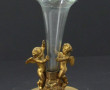 Petit vase cornet en verre à col mouveme