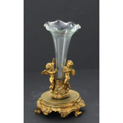 Petit vase cornet en verre à col mouveme