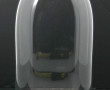 Globe en verre reposant sur une base en 