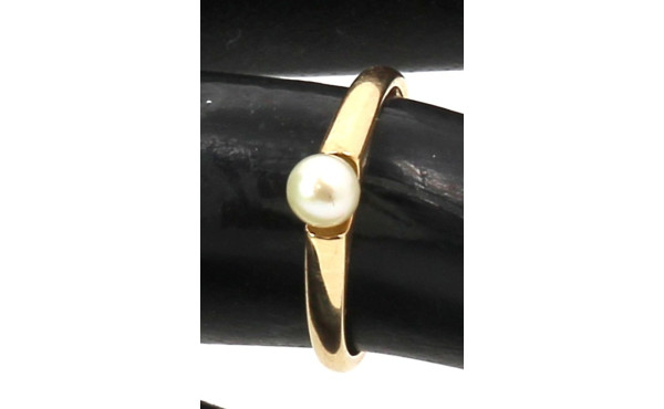 Bague en or jaune 750ème sertie d'une pe