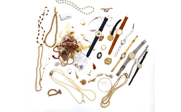 Lot de bijoux fantaisie divers, montres 