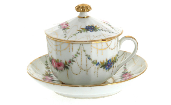 Grande tasse couverte en porcelaine de P