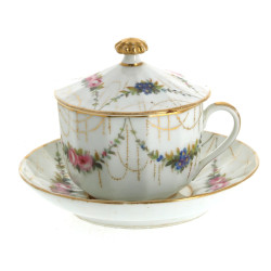 Grande tasse couverte en porcelaine de P