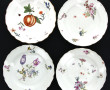 4 assiettes en porcelaine à bords contou