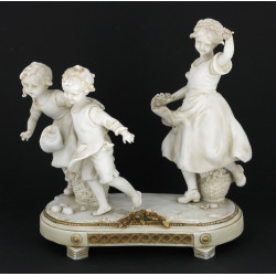 "Groupe de 3 enfants ", sujet ancien en 