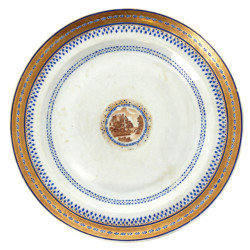 Assiette en porcelaine XVIIIème à décor 