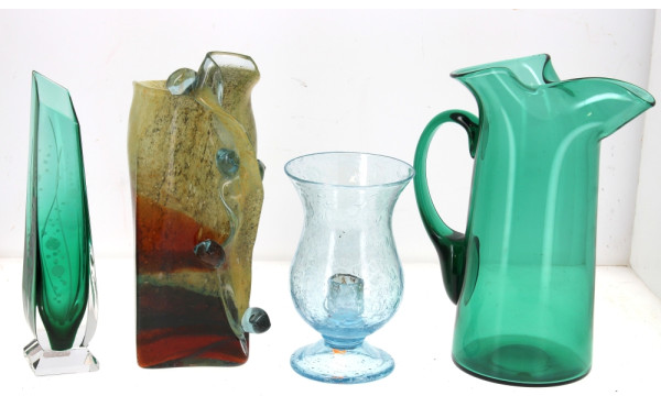 Pichet en verre vert émeraude à col pinc