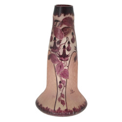 VAL - Vase Art Nouveau en verre détourré
