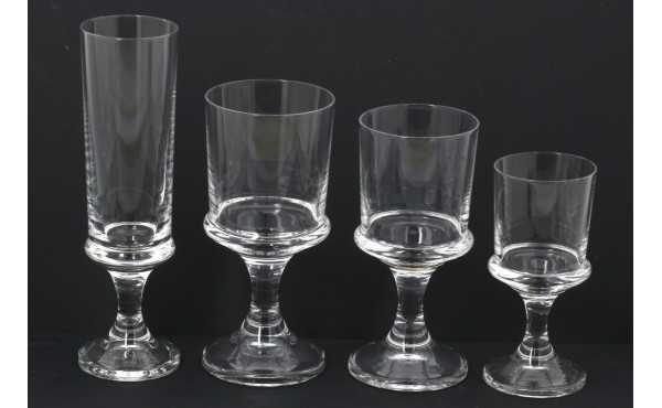 Service de verres à pied (qq traces blan