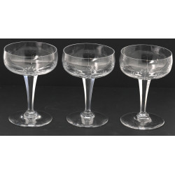 7 coupes à champagne en cristal taillé à