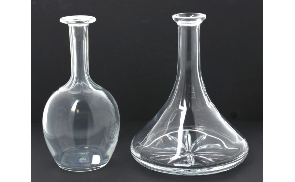 BACCARAT - Carafe en cristal, signée, H 