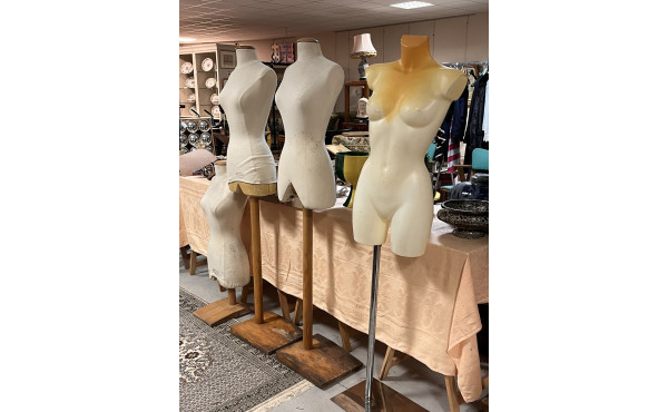 Lot de 4 mannequins de magasins vintages