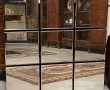 Miroir moderne composé d'un quadrillage 