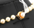 Collier de 69 perles en shoker, fermoir 