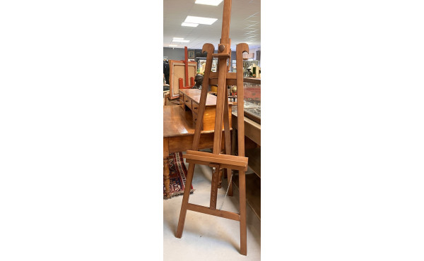Chevalet en bois. H 190 x L 48,5 cm