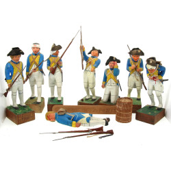 8 soldats en bois peints H. 26 cm