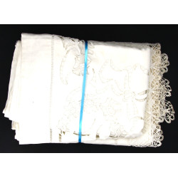Lot de 2 draps brodés anciens dont un à 