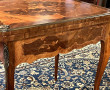 Table à jeux en marqueterie à décor flor