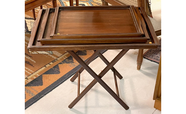 Trois plateaux de service gigognes en ac