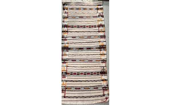 Tapis du Maroc fond beige décor stylisé 