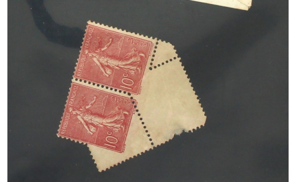 France - 10 c rose par paire avec défaut