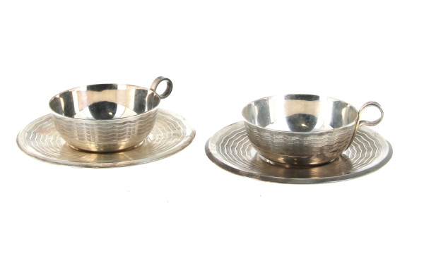 Paire de tasses à thé en métal argenté à