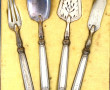 4 petits couverts de service, manches ar