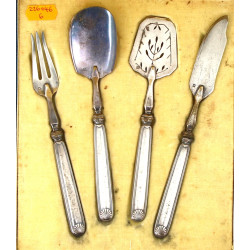 4 petits couverts de service, manches ar