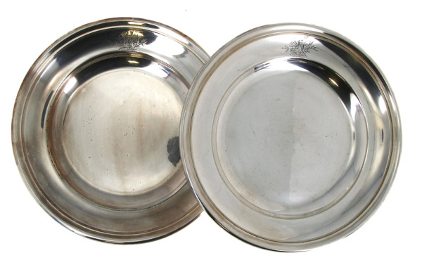 Paire de petits plats ronds en métal arg