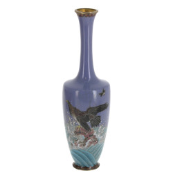 Vase à long col en émaux à décor d'un ai